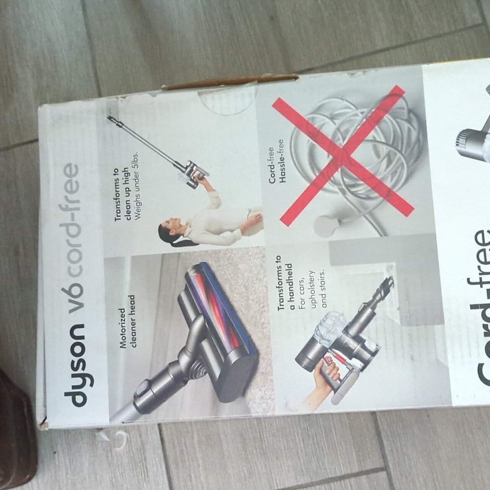 Dyson V6 cord-less FOR PARTS ONLY